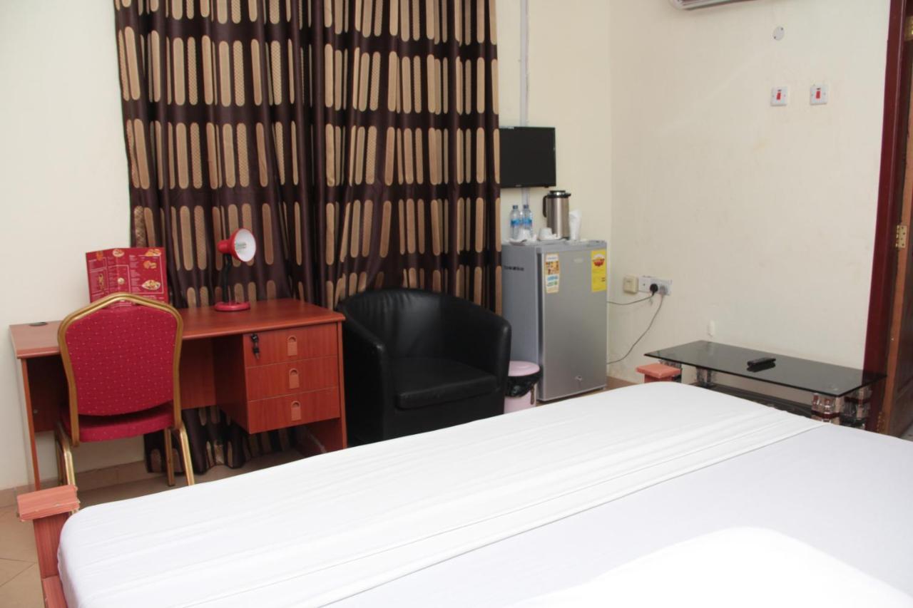 Nbangba Hotel Techiman Екстериор снимка